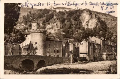 Meyrueis — A Torre da Hora e a Capela Nossa Senhora de Bonsecours — Les Arts Graphiques de Toulouse