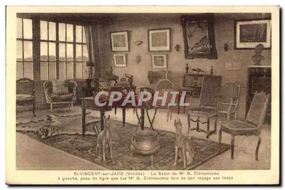 St-Vincent-sur-Jard (Vendée) — Het salon van M. G. Clémenceau tijdens zijn reis naar de Indië — met tijgerhuid aan de linkerkant