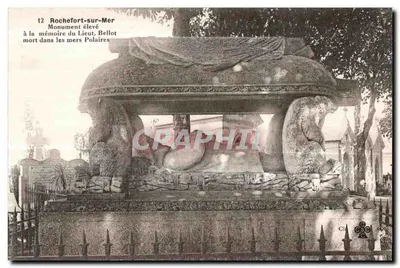 Rochefort-sur-Mer — Wysoki monument na cześć porucznika Bellota zginąłego w morzach polarnych — n°12