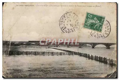 पुराना पोस्टकार्ड ला लूअर नौवहनीय एक एपिस (क्लेरोनेज़ जो नदी को संकीर्ण करके एक चैनल बनाते हैं)