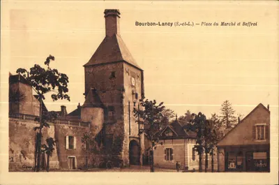 Bourbon-Lancy (S.-et-L.) — Praça do Mercado e Sino