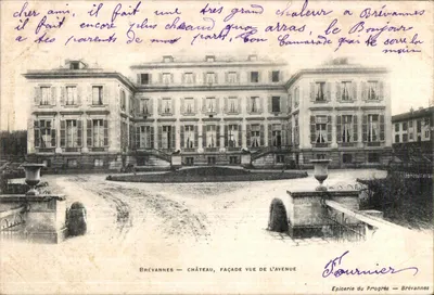 Brévannes — Castelo, fachada vista da avenida — Epicerie du Progrès — Brévannes