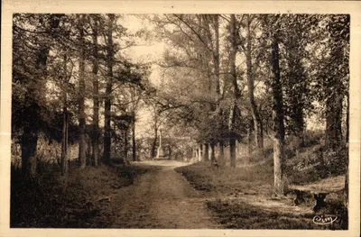 Luzarches — A Cruz de São Cômade — Editor C. Berthault, Mâcon