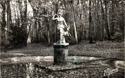 Fontaine com estátua de Diana caçadora — Castelo de Rosay — Éd. Mignon n°9972
