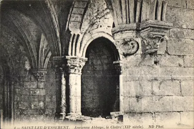 Saint-Leu-d'Esserent — Antiga Abadia, o Claustro (século XII) — ND Fot.