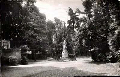 Estátua de Victor Hugo — Bois-Colombes — editor desconhecido, número de série não visível