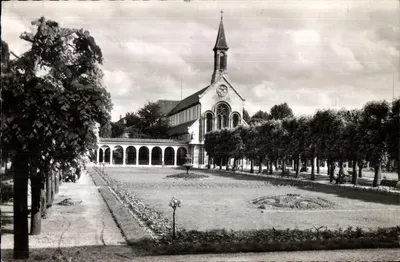 Igreja de Issy-les-Moulineaux — Les Petits Ménages — editor Lébas, n° 92
