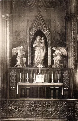 Notre-Dame-des-Vertus — chapelle intérieure avec statue de la Vierge à l'Enfant — Studio Bertrand, Paris