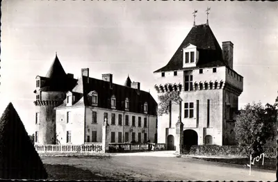 Castelo de La Roche Courbon — Fachaça Sul — Les Éditions d'Art, Paris
