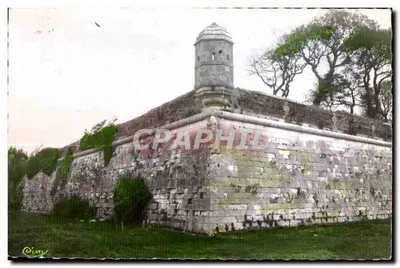Fort de BroUAGE (Charente-Maritime) — vista dos muros e do bastião — Foto C. MASON