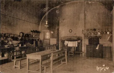 Interior de uma antiga moradia de Aunis — editor Raymond Bergevin, La Rochelle