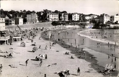 CPA Royan Pontaillac la Magnigique Plage a l heure du Bain