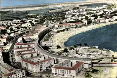 Royan — Vue générale de la plage devant le Front de Mer — M. Berjaud, Borceaux