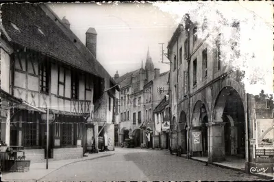 Louhans (Saône-et-Loire) — Grande rue e as Arcades — Cimy