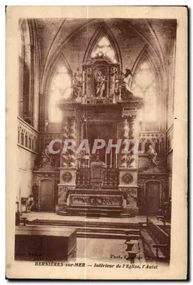 BERNIÈRES-sur-MER — Intérieur de l'Église, l'Autel