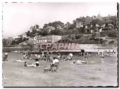 Praia de Hengrill — vista da praia e das casas na colina
