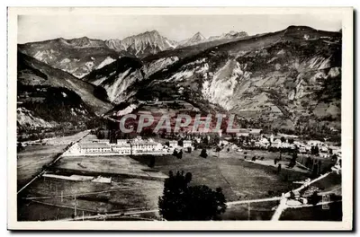 Village alpin — vue aérienne — éditeur inconnu