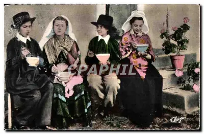 Quatro mulheres em traje tradicional — detalhes vestimentares e acessórios — Chegju