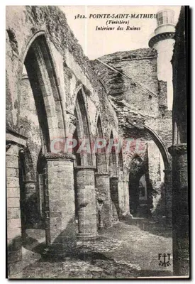 Ponta-Saint-Mathieu — Interior das Ruínas — (Finistère)