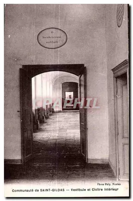 Community of SAINT-GILDAS — Vestibule and Interior Cloister — Photo Paty, Nantes