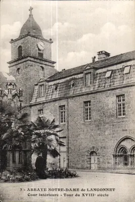 Abadia Notre-Dame de Langonnet — Cour interior e torre do século XVIII