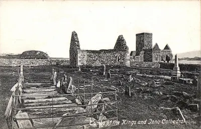 Groby królów i katedra Iona — Angletcherone — seria Walentynki