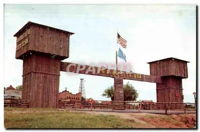 Frontier City USA — entrada em madeira — pub. B. & C. Distributing Co., Dexter, Oklahoma