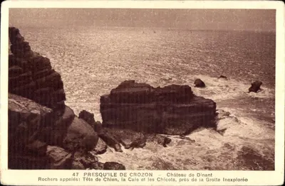 Presqu'île de Crozon — Rochers appelés Tête de Chien, la Cale et les Chicots, près de la Grotte Inexplorée — Henri Crozon & Cie