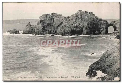 Arredores de MORGAT — O Castelo de Dinan — ND Phot.