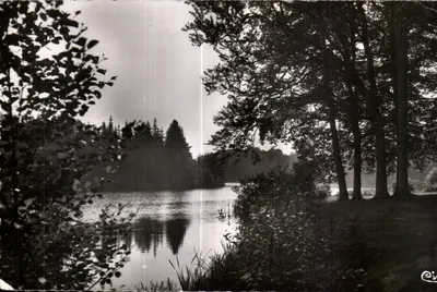 O Lago das Forges-de-Paimpont (Ille-et-Vilaine) — Fotografia de Malin