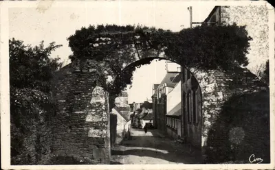 Rochefort-en-Terre — Uma das antigas portas da Cidade — Cirm