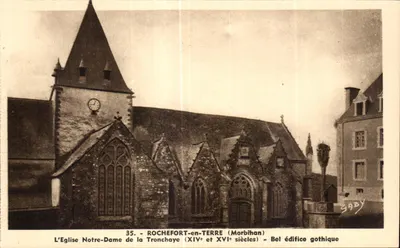 A Igreja Nossa Senhora da Tronchaye em Rochefort-en-Terre (Morbihan) — Belo edifício gótico — Edições Gaby