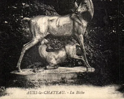 AUXI-le-CHATEAU - A Cerva — estátua da cerva e do seu filhote