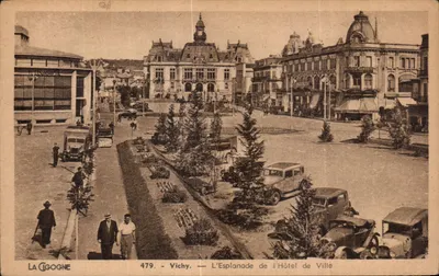Vichy — L'Esplanade de l'Hôtel de Ville — La Cigogne, n°479