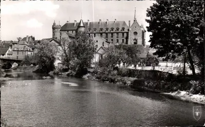 Lapalisse (Allier) — O Castelo e a Besbre — Éditions du LYS