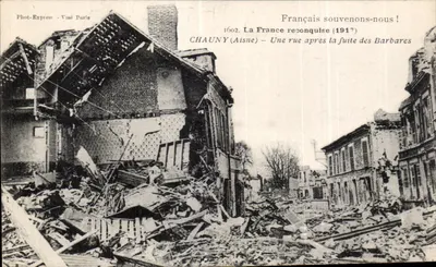 Chauny (Aisne) — Uma rua após a fuga dos Bárbaros — Fot-Express - Visé Paris