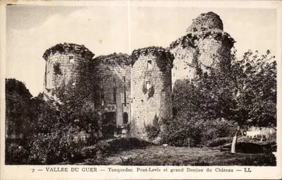 Vale do Guer — Tonquedec. Pont-Levis e grande Donjon do Castelo — LL