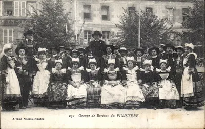 Groupe de Bretons du Finistère — Artaud Nozais, Nantes — n° 251