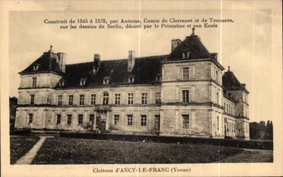 Castelo de Ancy-le-Franc (Yonne) — Construído entre 1545 e 1578, por Antoine, Conde de Clermont e de Tonnerre, decorado por Primatice e sua Escola
