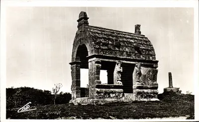 PLOUGASNOU — O Oratório (século XVI)