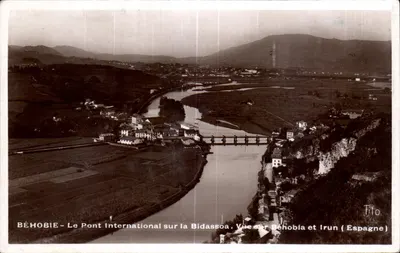 Béhobie - O Ponte Internacional sobre a Bidassoa. Vista de Béhobie e Irun (Espanha) — Tito