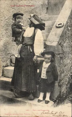 Família Ossaloise — As Baixas-Pirineus — Fototipias Labouche Frères, Toulouse, n°165