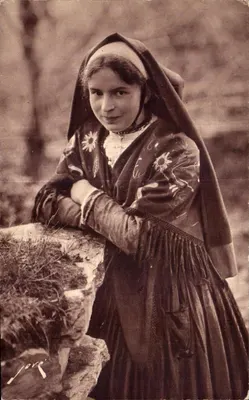 Mulher em traje tradicional — Ossaloise — Éditions Jové, Pau (B.P.)