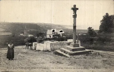 Bilhete postal antigo St Jean du Doigt (Finistère) La Groix du Calvaire du Feu de Joie