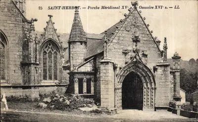 Saint-Herbot — Portal Meridional do Século XV e Ossuário do Século XVI — LL
