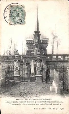 Bazeilles - A Cripta no cemitério, onde estão os ossos de cerca de 3.000 soldados franceses e alemães. - Edit. E. Genin, Sedan. - Plaque Jouglia.
