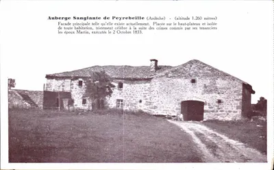 Auberge Sanglante de Peyrebeille (Ardèche) — Fachada principal, altitude 1.260 metros — editor Langonnière (Ardèche)
