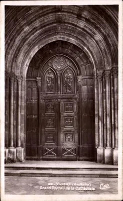 Viviers (Ardèche) — Grande Porta da Catedral — Cap