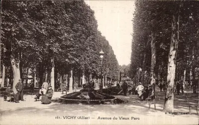 Vichy (Allier) — Avenue du Vieux Parc — S. P. Lira