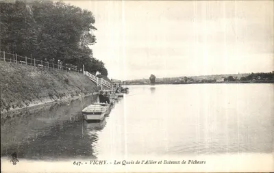 Vichy — Os Quais do Allier e Barcos de Pescadores — n°647